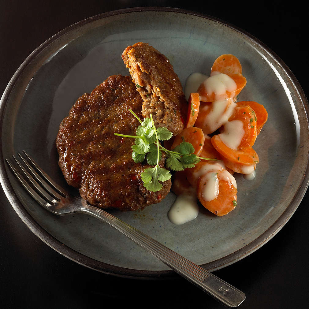 Hacksteaks mit Möhrengemüse - Rezept | Kaufland