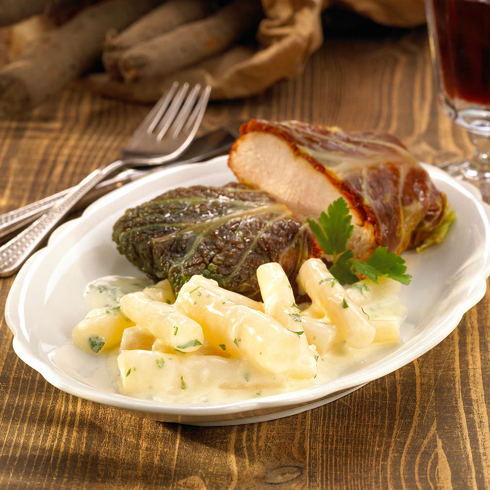 Putenbrust im Wirsingmantel mit Schwarzwurzeln - Rezept | Kaufland