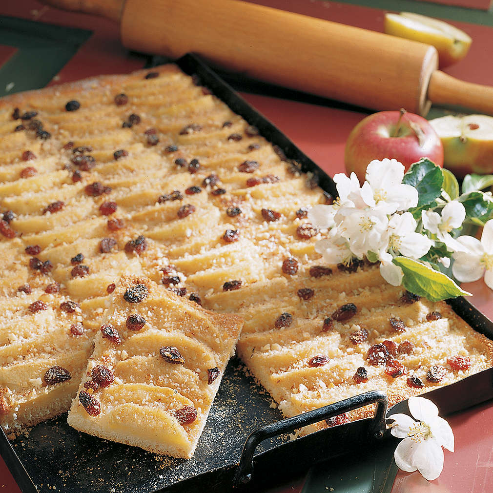 Imaginea rețetei Prăjitură cu mere la tavă