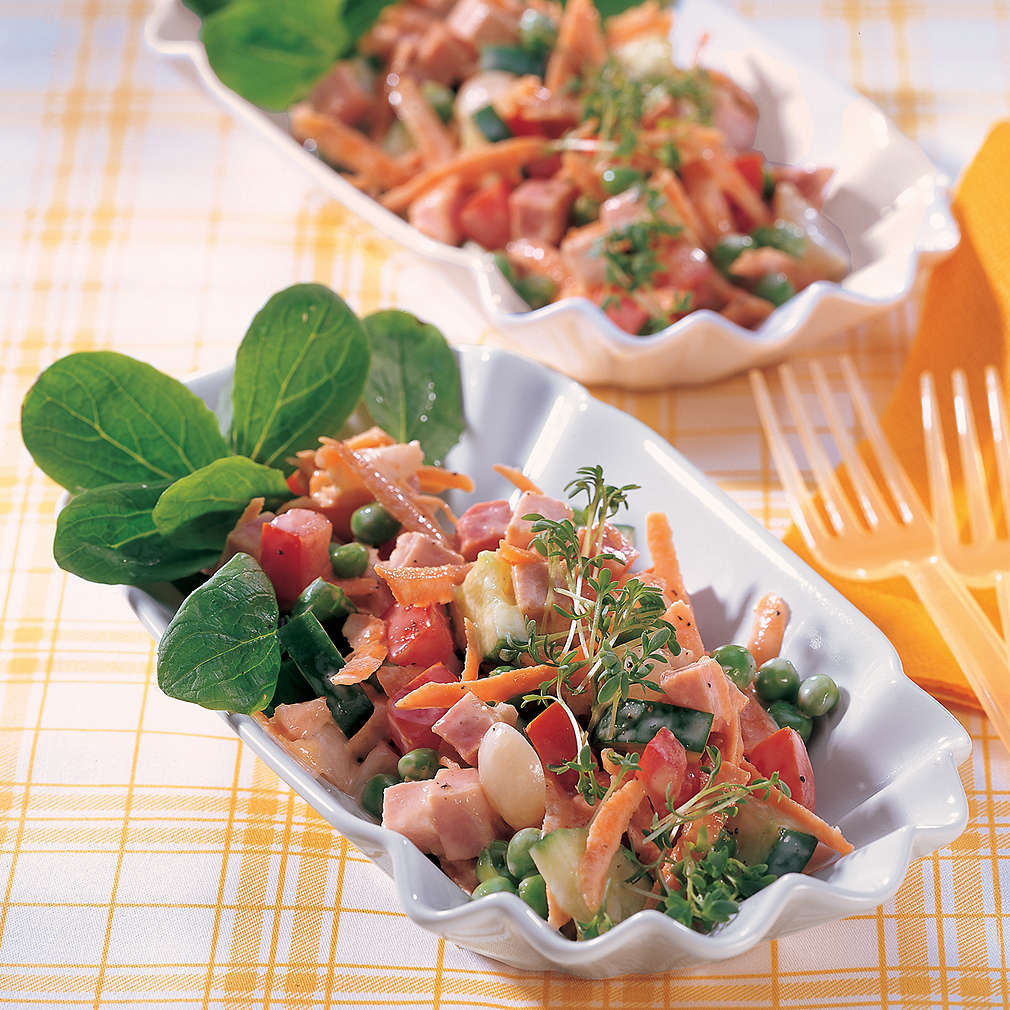 Imaginea rețetei Salată colorată cu șuncă și legume