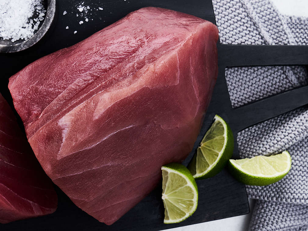 Svježa tuna u detaljnom prikazu