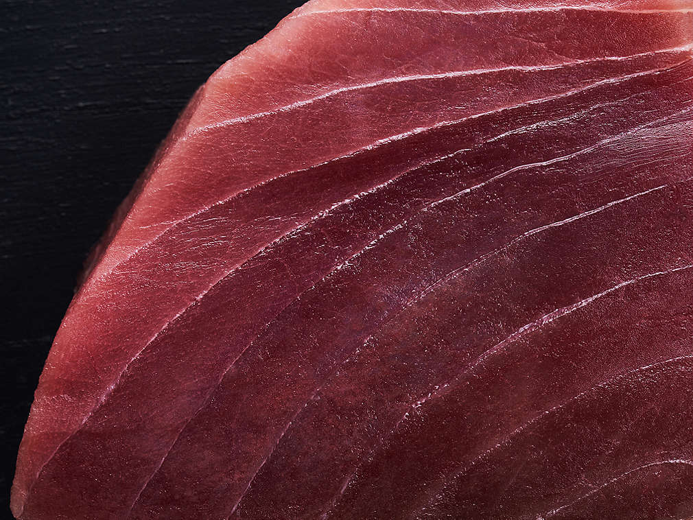 Svježa tuna u detaljnom prikazu