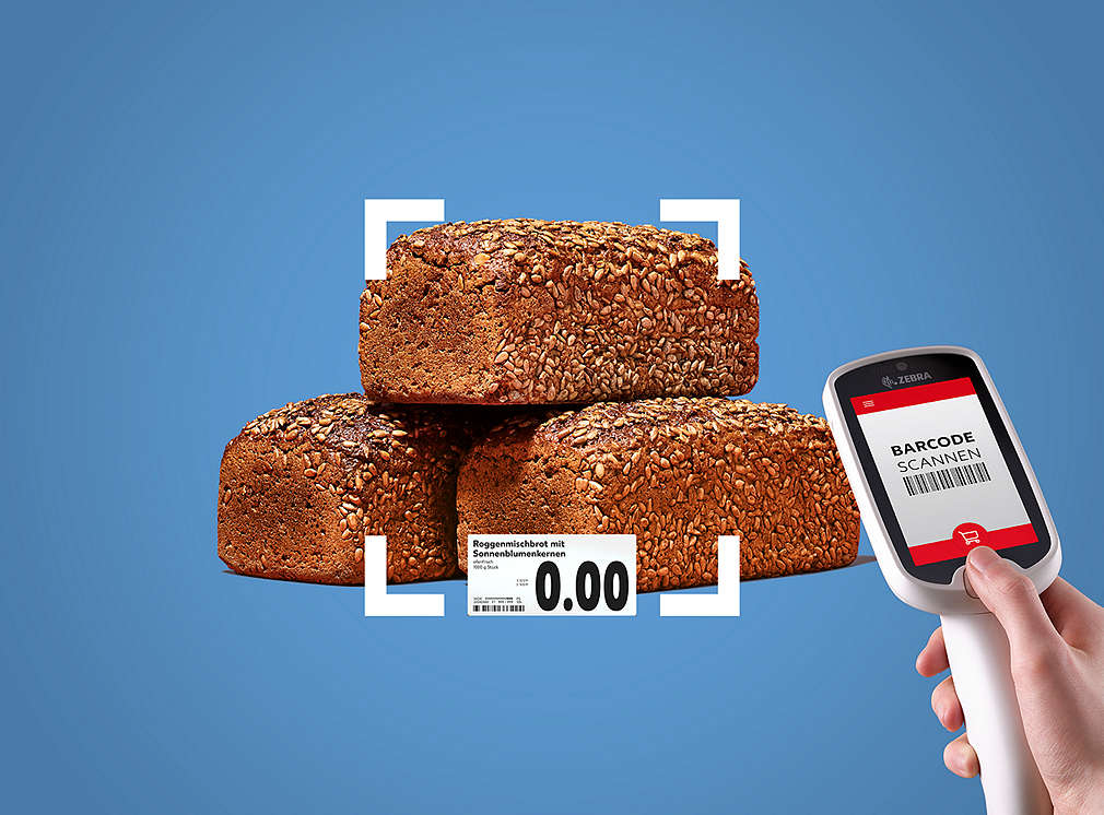 Brot wird mit einem Handscanner eingescannt