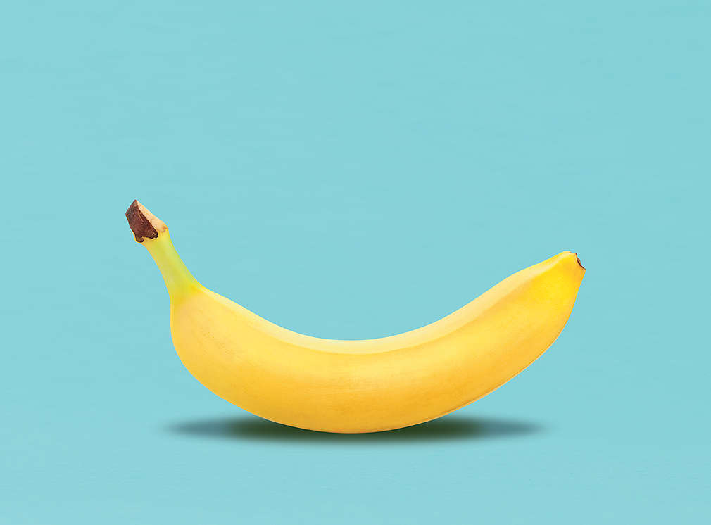 Banán na modrom pozadí