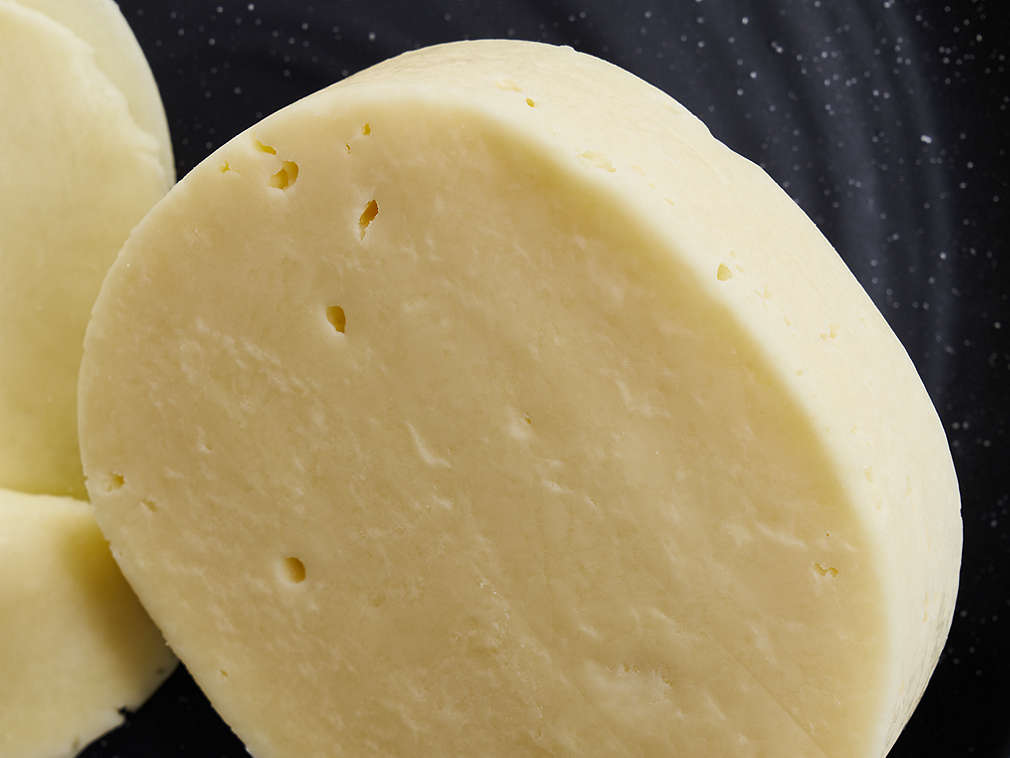 Svježi sir od maslaca u detaljnom prikazu