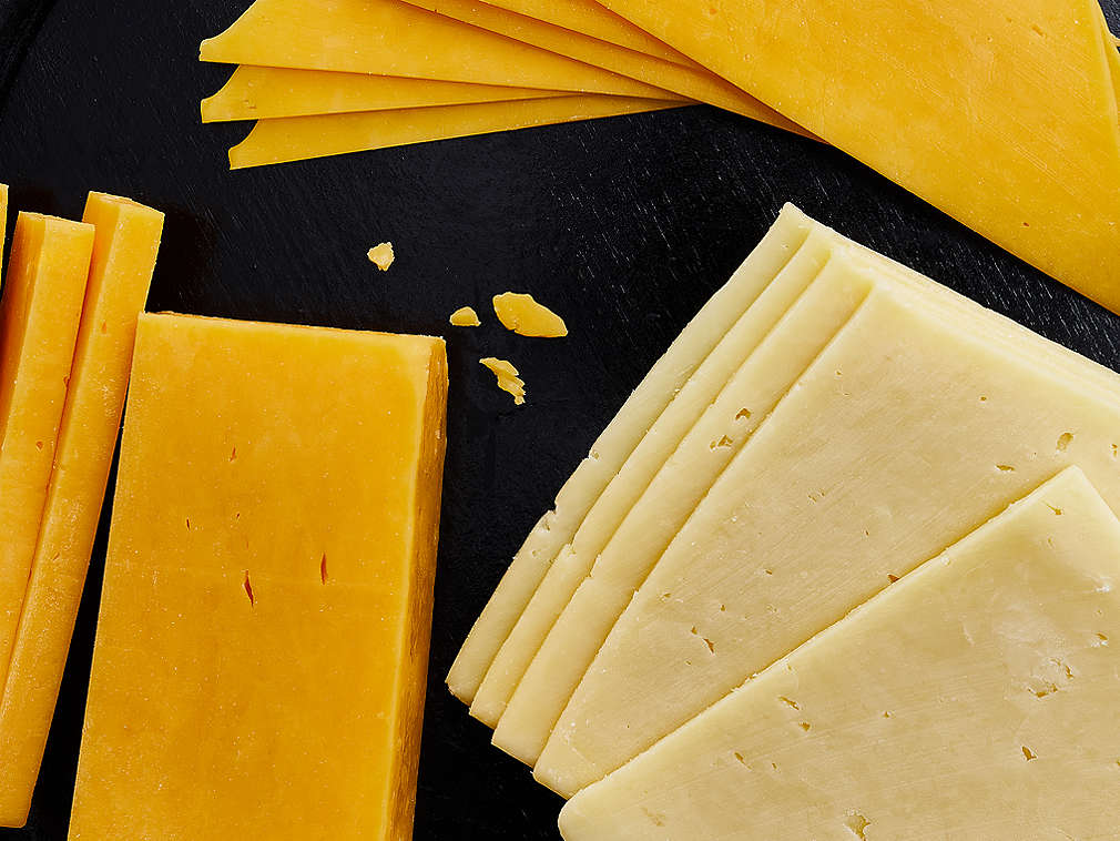 Cheddar proaspăt în detaliu