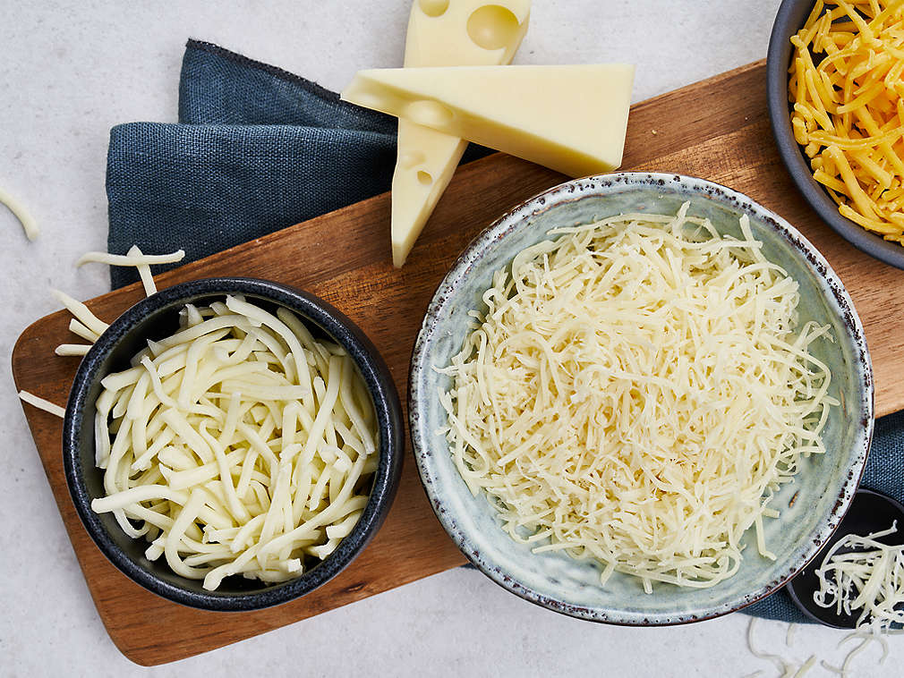 Svježi ribani sir u detaljnom prikazu