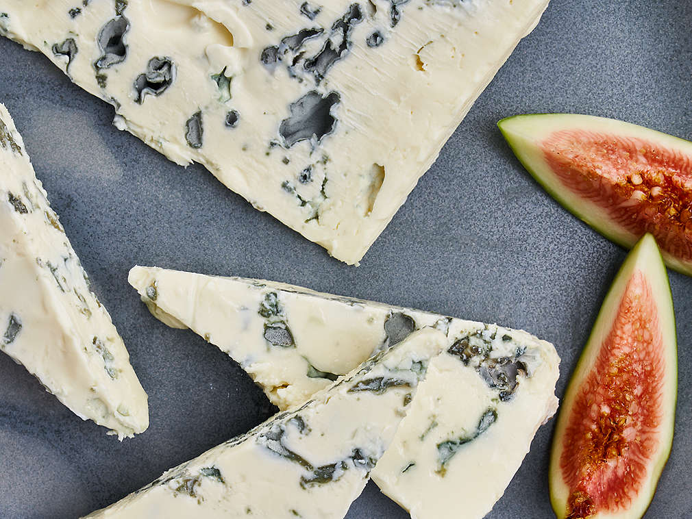 Brânză proaspătă cu mucegai nobil în detaliu