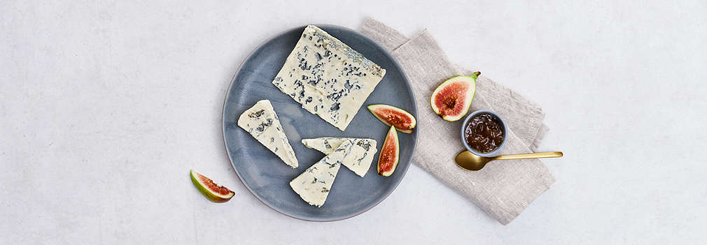Obrázek čerstvého sýra s modrou plísní
