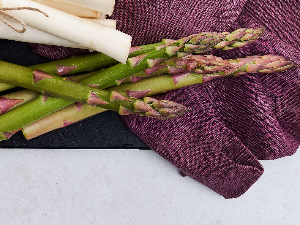 Sparanghel proaspăt în detaliu