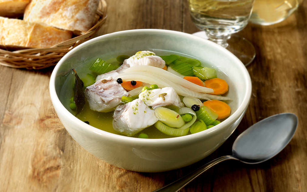 Na zdjęciu: gulasz składający się z porów, marchwi, selera i białej ryby.