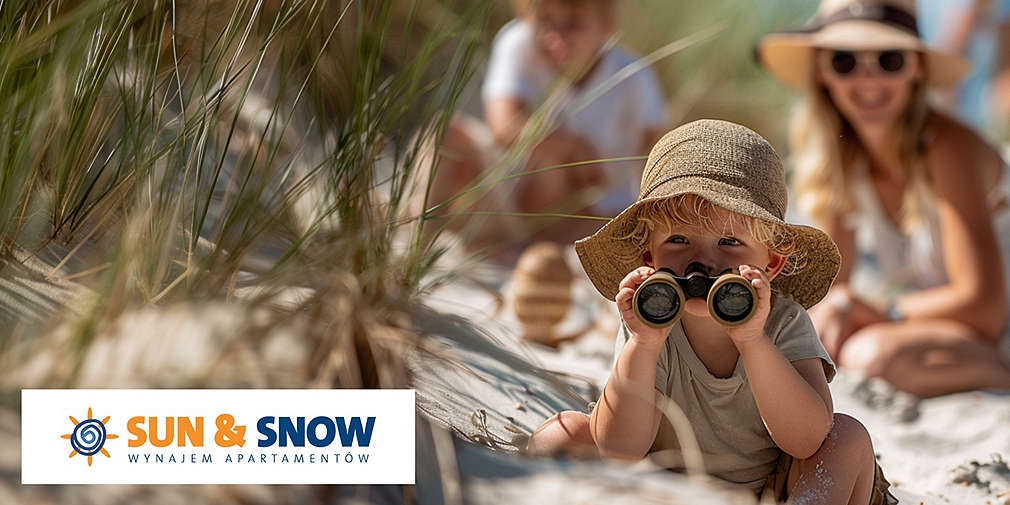 Dziecko patrzące przez lornetkę