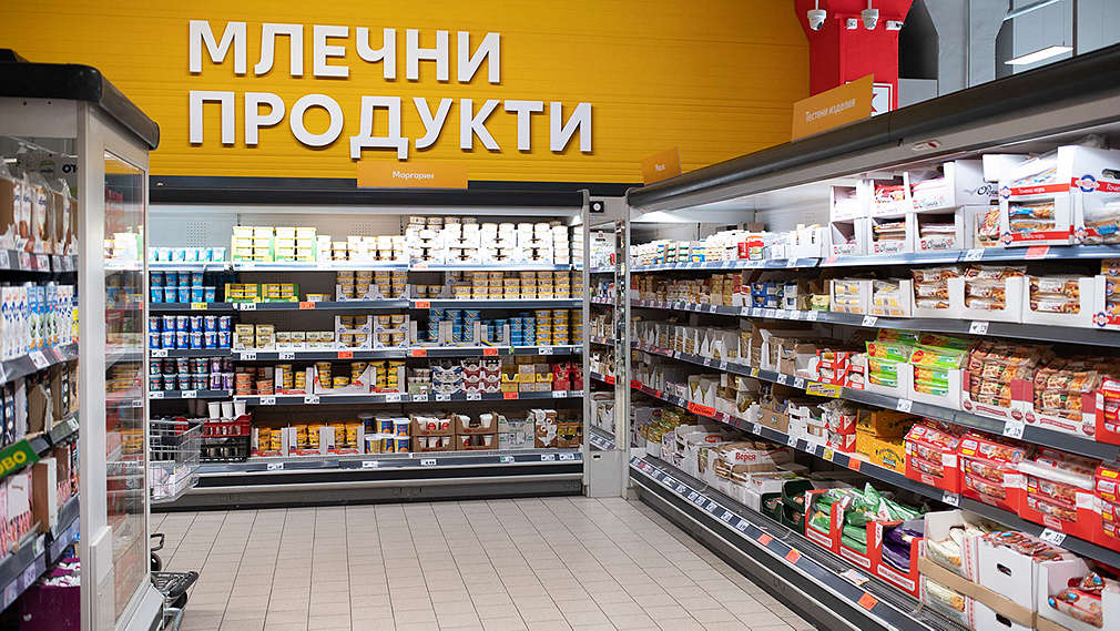 Изображение на витрина с млечни продукти. 