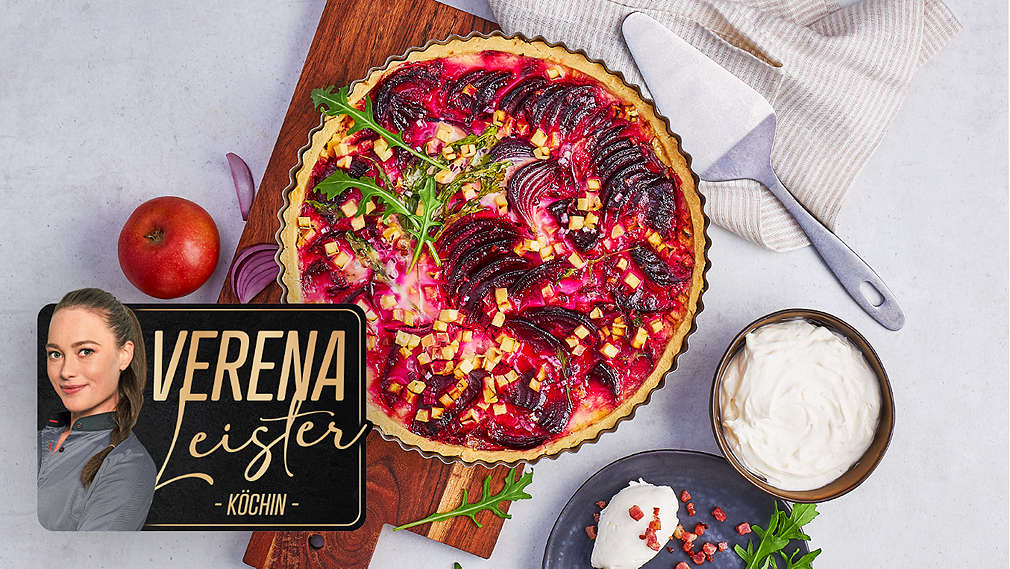 Rote-Bete-Quiche mit Ziegenkäsemousse und Speckcrumble