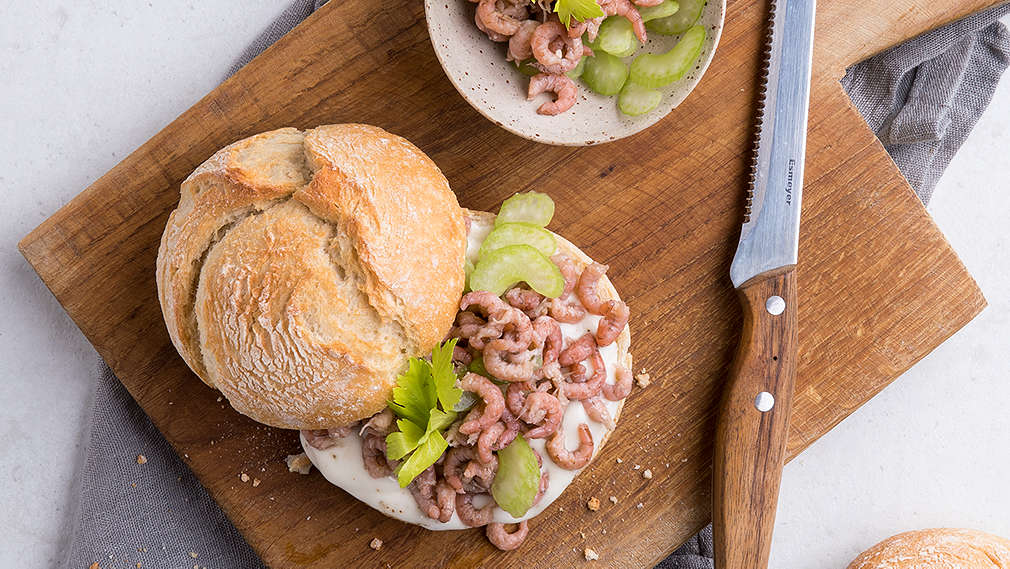 Rezept: Rosenbrötchen mit Nordseekrabben