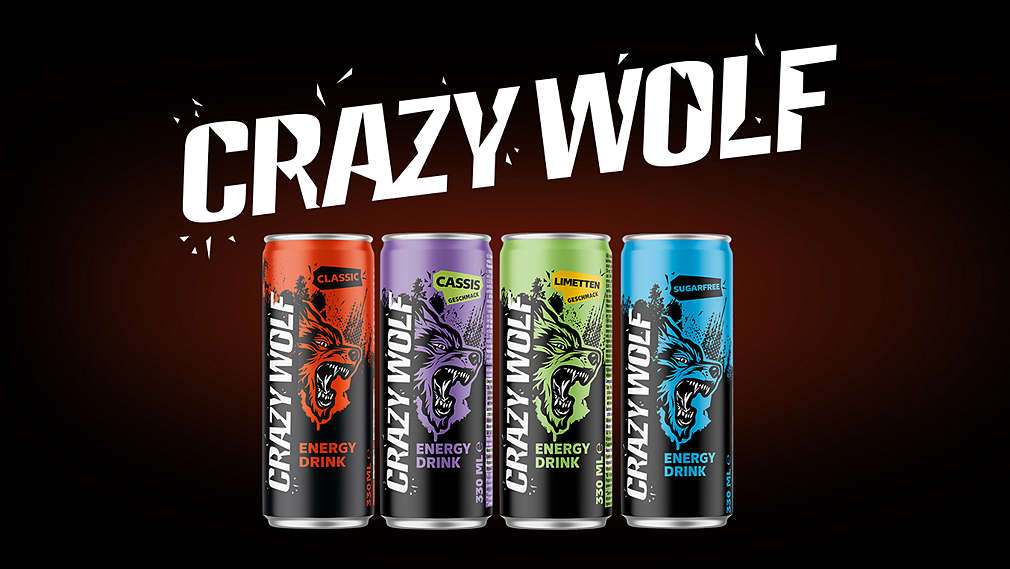  Verschiedene Produktabbildungen von CRAZY WOLF (Sorten: Classic, Cassis, Limetten, Sugarfree); Logo-Schriftzug: CRAZY WOLF