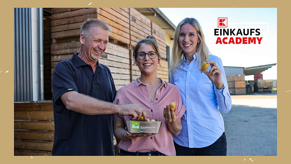 Moderatorin Janine Utsch mit Lena von Kaufland und Bioland-Landwirt Volker
