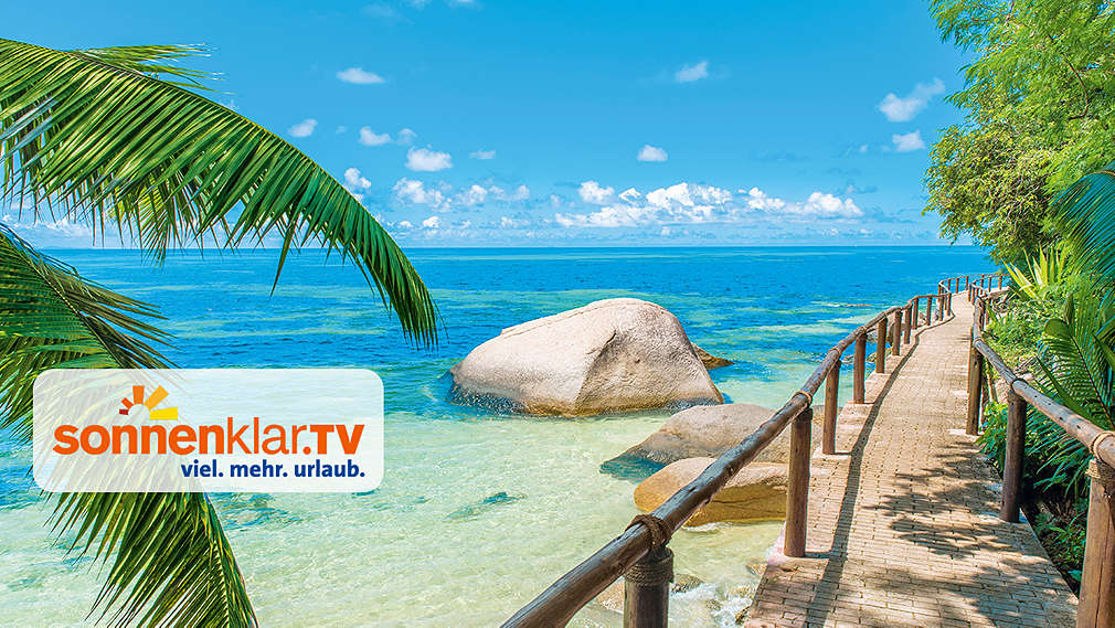 Abbildung: Ein Strand; Logo: sonnenklar.tv