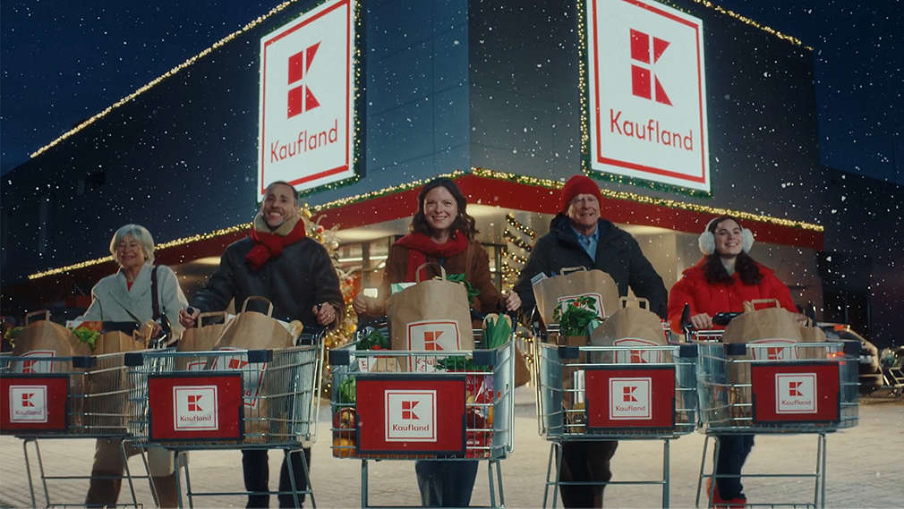 Kaufland-Filiale im weihnachtlichen Stil