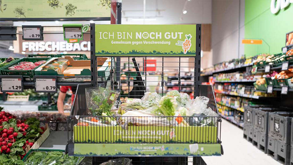„Ich bin noch Gut“ Aufschrift in der Gemüseabteilung
