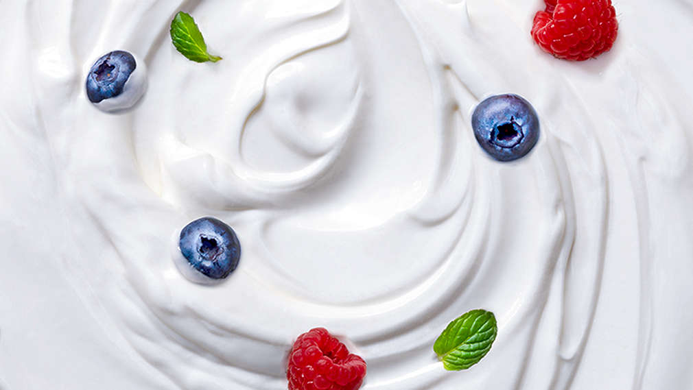 Joghurt mit frischen Früchten