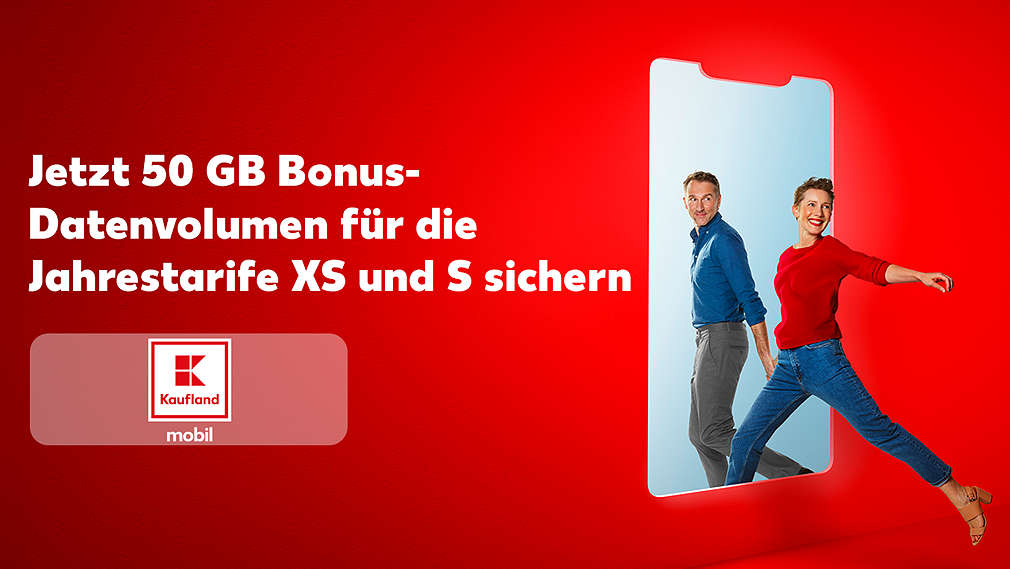 Schriftzug: Jetzt 50 GB Bonus-Datenvolumen für die Jahrestarife XS und S sichern!; Abbildung: Eine Frau und ein Mann; Logo: Kaufland mobil