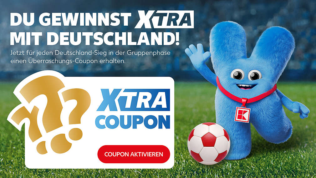 Schriftzug: Du gewinnst Xtra mit Deutschland! Jetzt für jeden Deutschland-Sieg in der Gruppenphase einen Überraschungs-Coupon erhalten.; Abbildung: Maskottchen mit Fußball auf einem Rasen im Stadion; Abbildung: Xtra Coupon mit Fragezeichen; Button: Coupon aktivieren