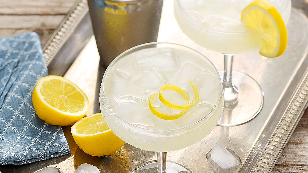 Изображение на чаши с коктейл Джин Фис