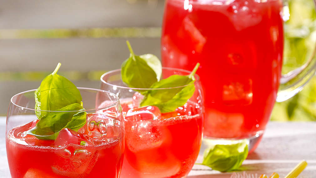 Изображение на чаши с динена лимонада