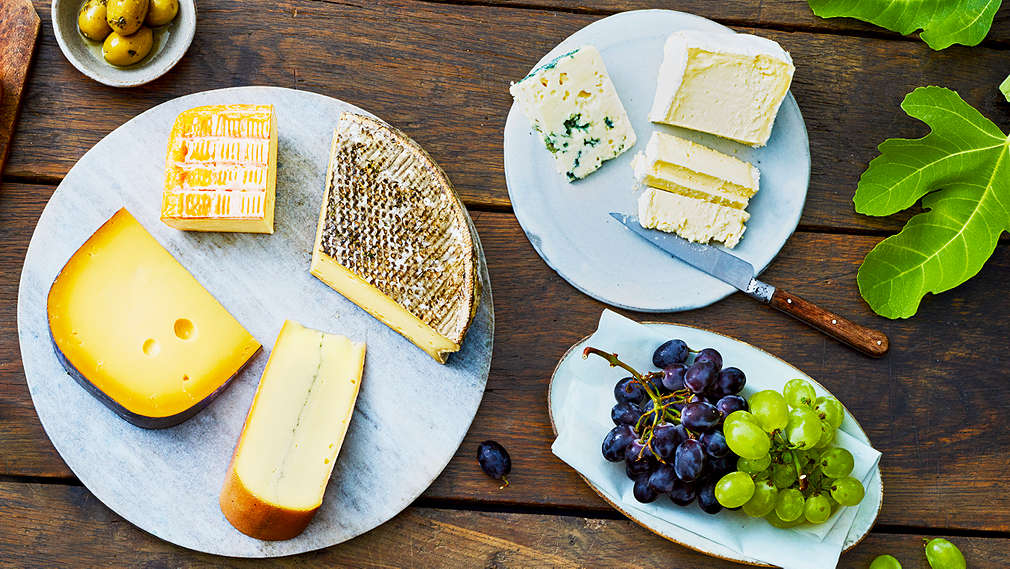 Různé druhy sýrů