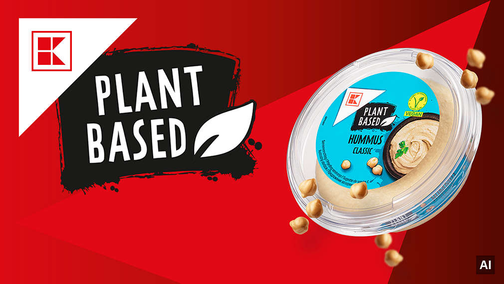 Logo: K-PLANT BASED; weiße Ecke; Produktabbildung: Hummus classic von K-PLANT BASED; AI-generiert