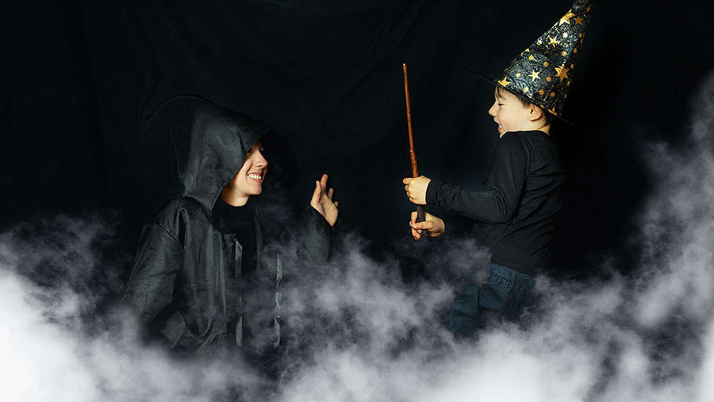 Mutter und Kind im selbst gemachten Escape Room