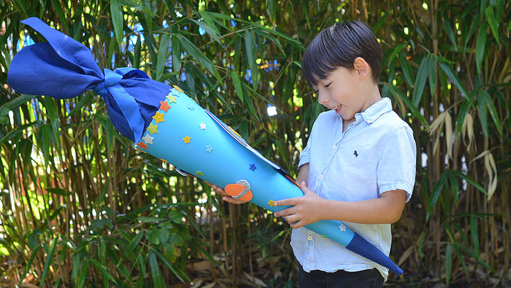 Junge mit Schultüte