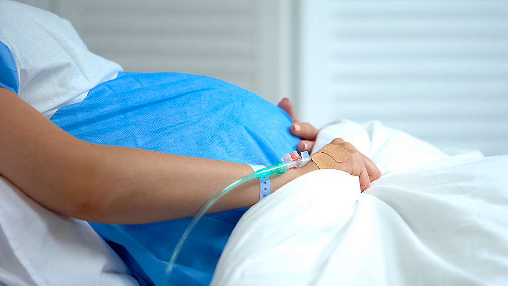 Schwangere Frau im Krankenhaus