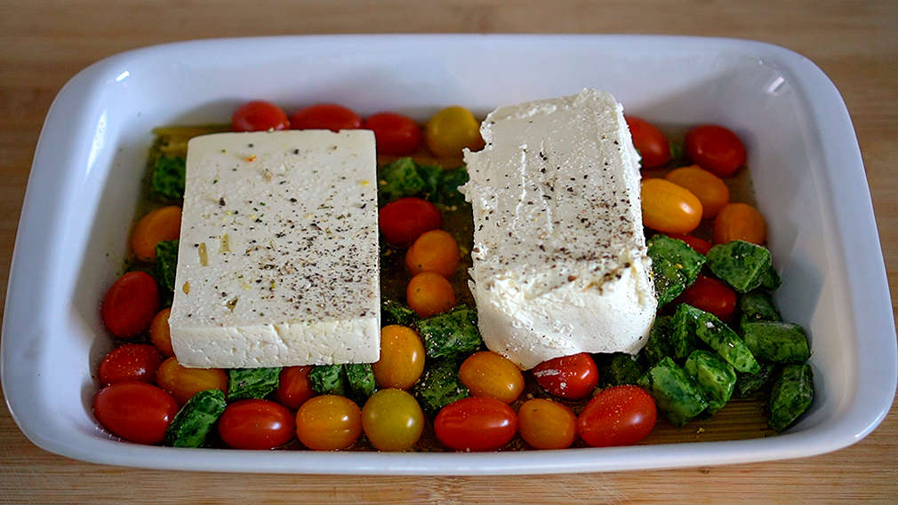 Auflauf mit Spinat, Tomaten, Feta-Käse