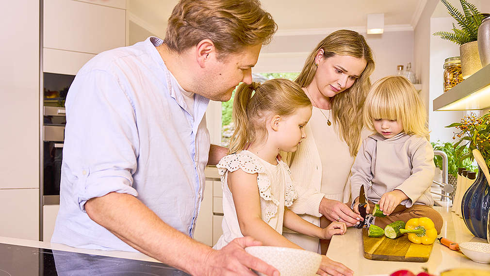 Familie in der Küche