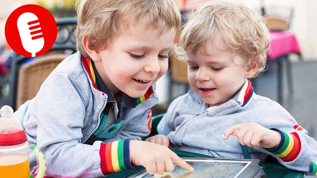 Kleinkinder am Tablet