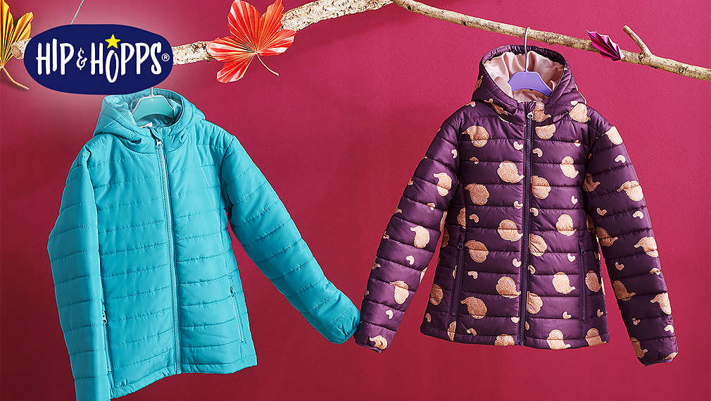 Schulkinder in Hip&Hopps® -Mode auf dem Sportplatz