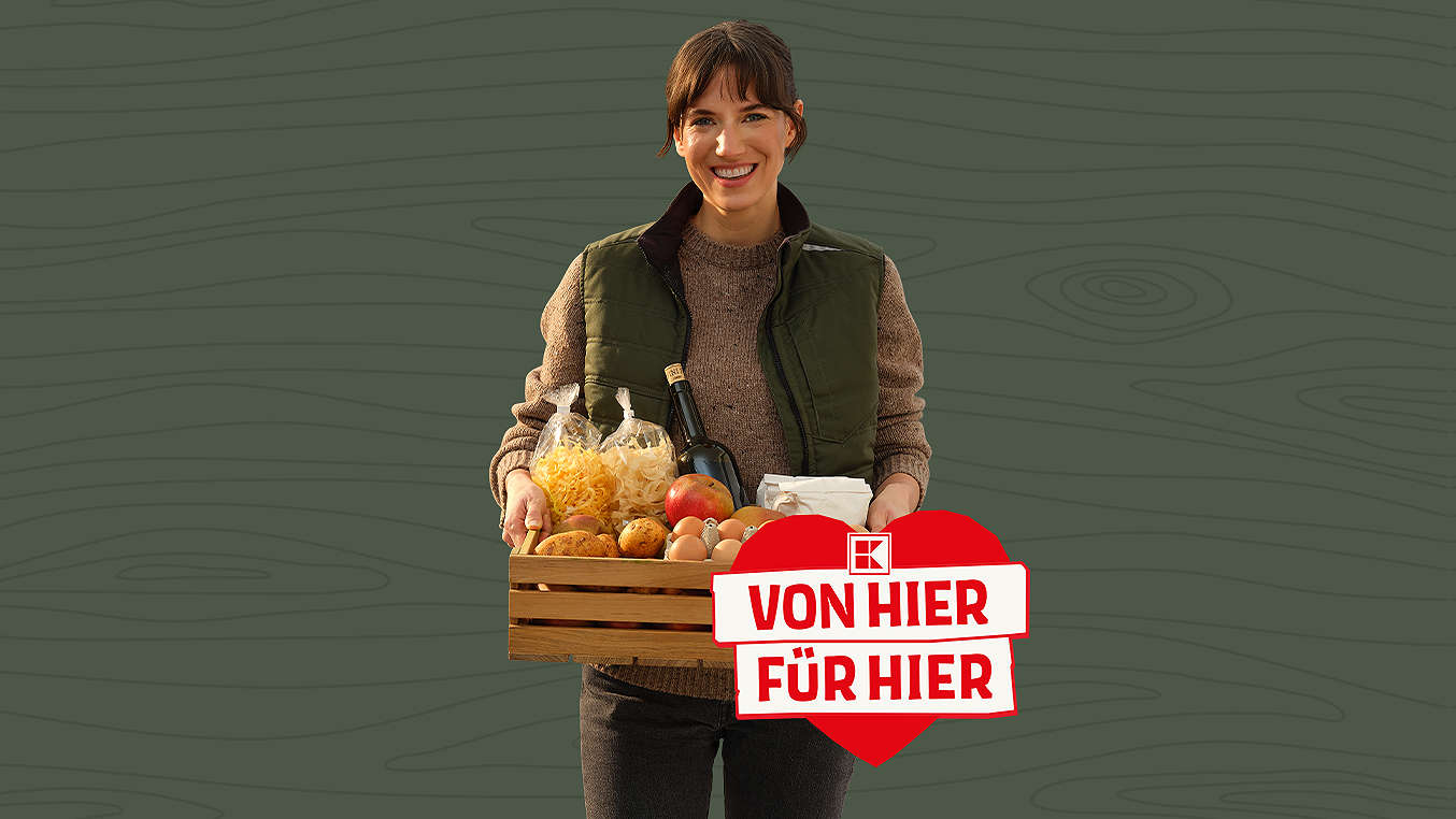 Schriftzug: Weil uns Genuss am Herzen liegt!; Abbildung: Frau mit Korb voller Lebensmittel in der Hand