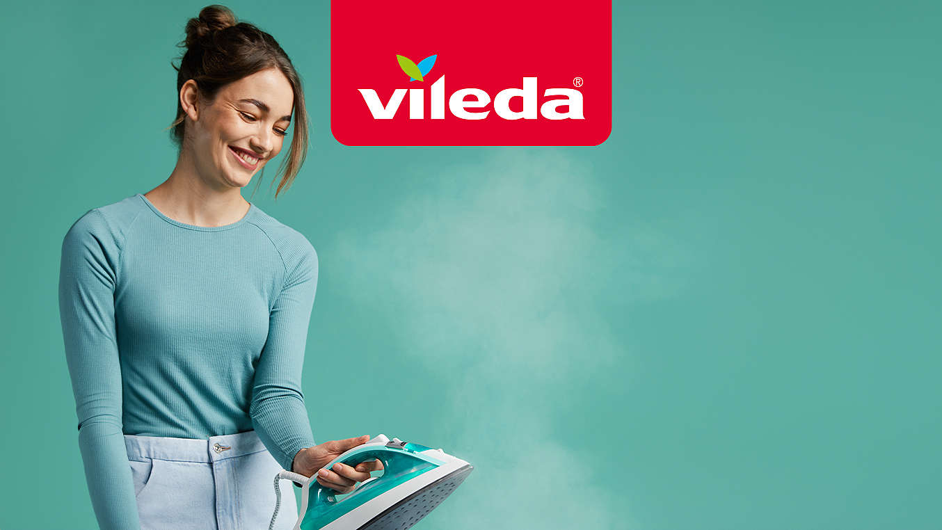 Logo: TEFAL; Abbildung: Frau mit TEFAL Dampfbügeleisen »Virtuo FV1710«