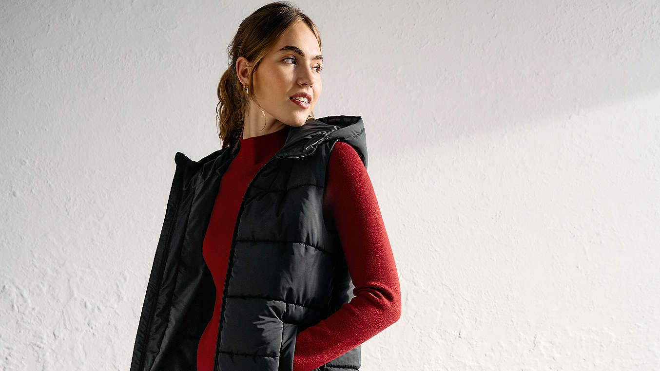 Abbildung: Frau in Damen-Weste von OYANDA®