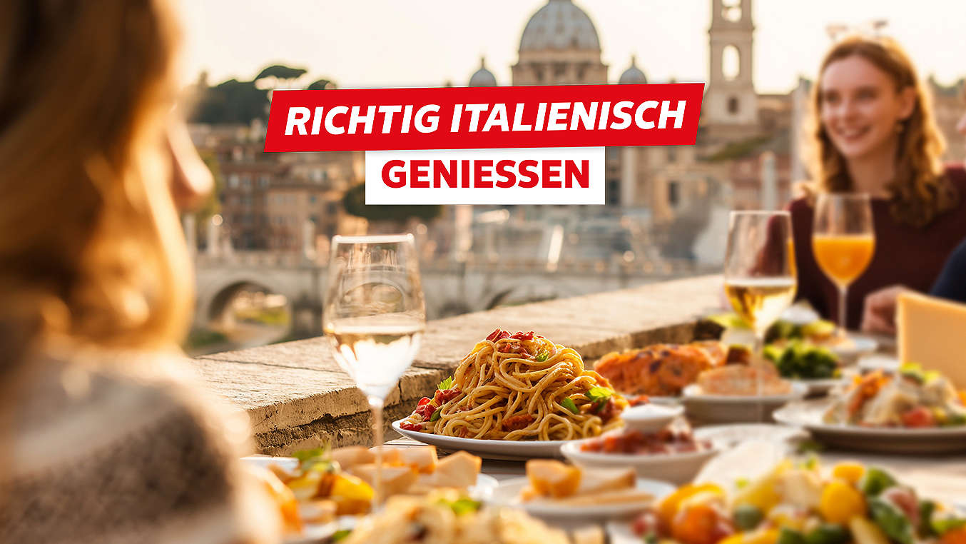 Schriftzug: Richtig italienisch genießen; Abbildung: Frau am Tisch mit vielen italienischen Leckereien