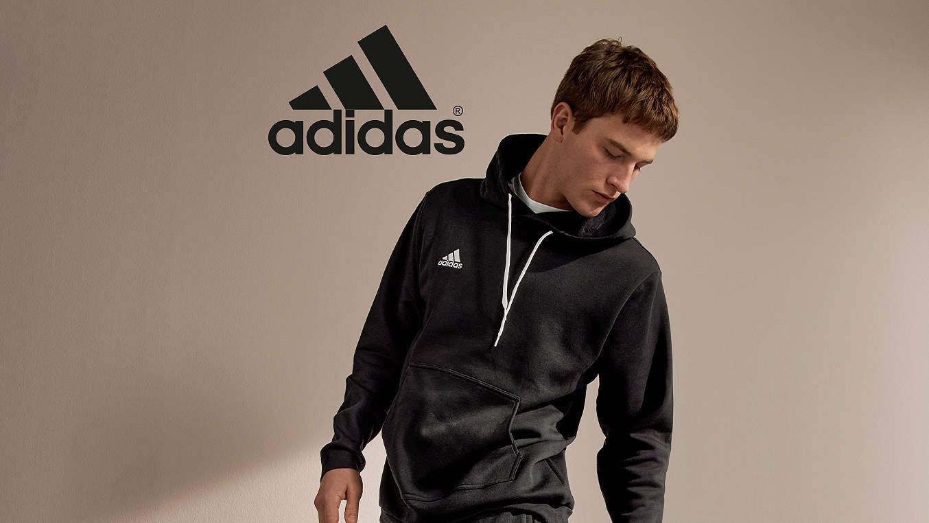 Personen in Sportbekleidung von ADIDAS®
