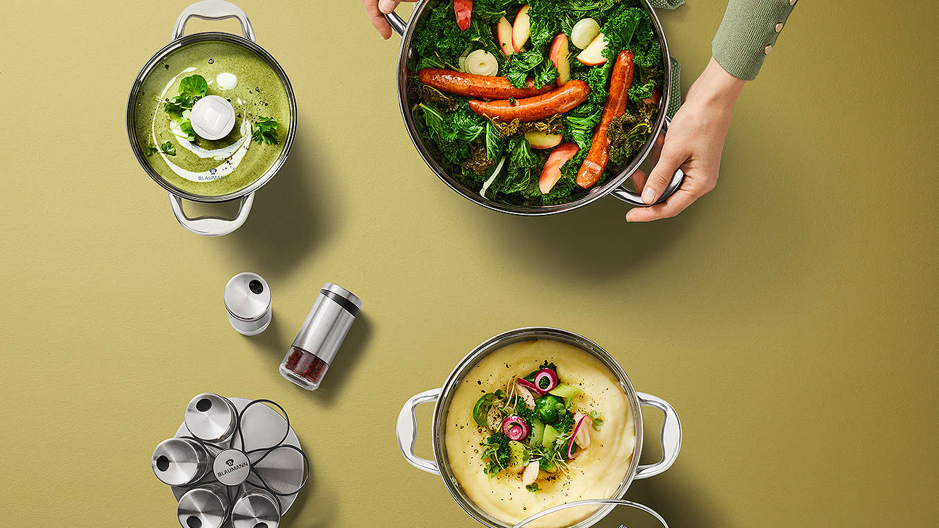 Verschiedene gefüllte Töpfe