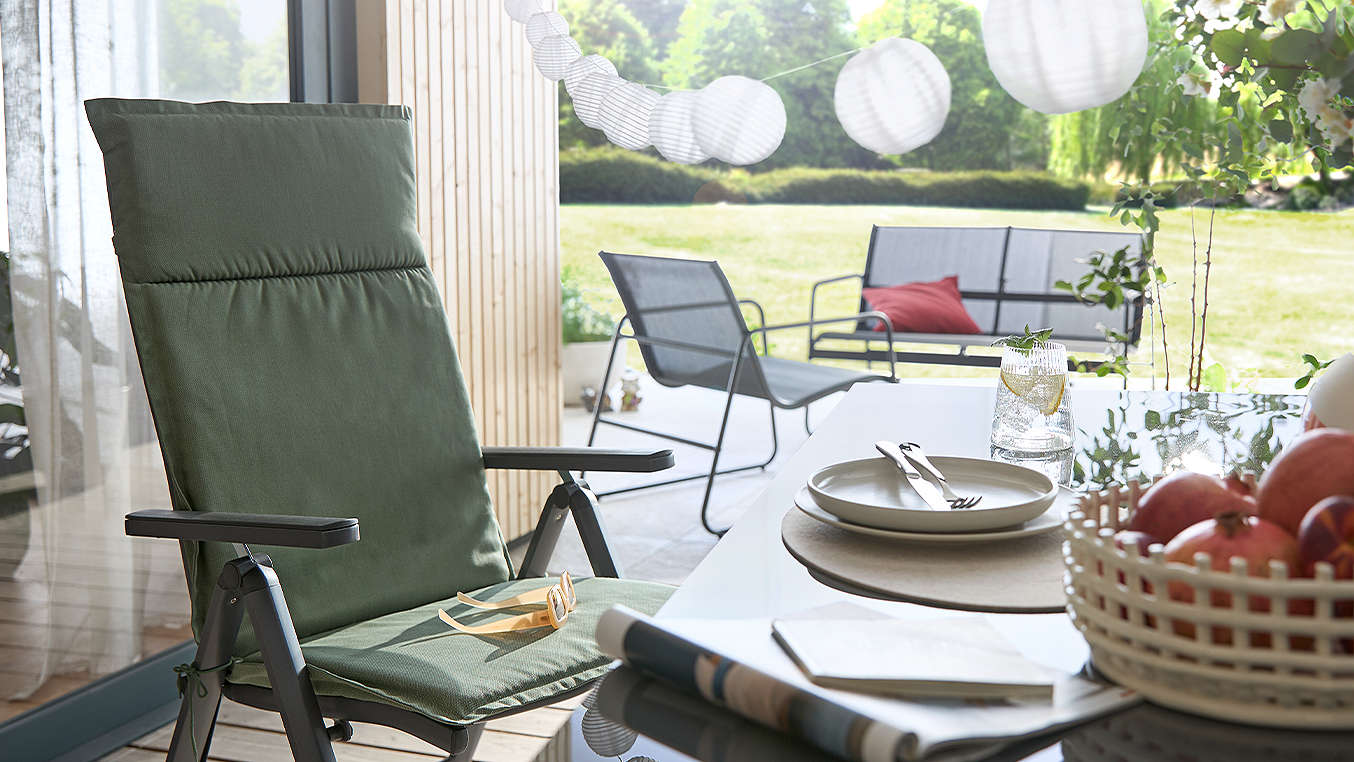 Klappsessel im Garten mit Polsterauflage für Hochlehner
