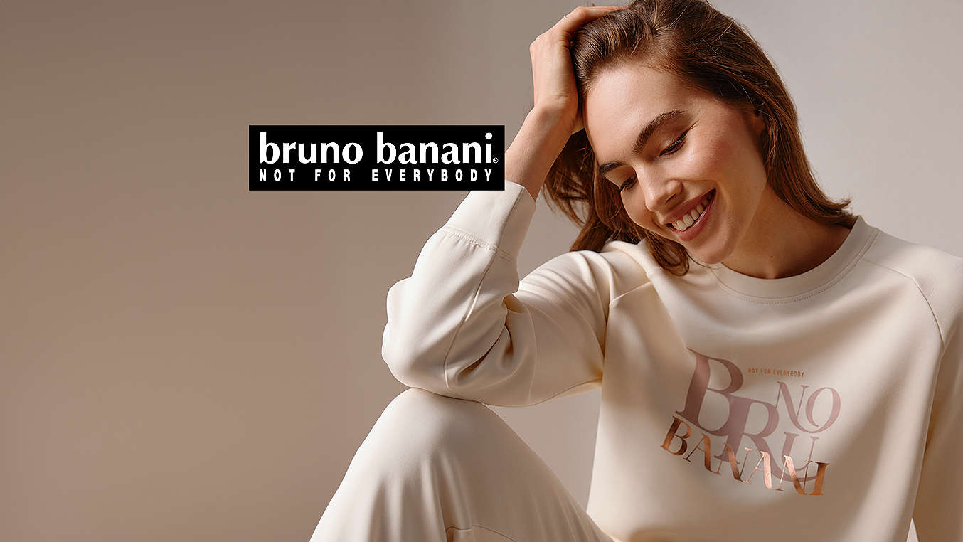 Logo: BRUNO BANANI; Frau in Pullover und Hose von BRUNO BANANI