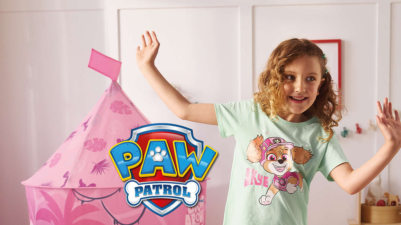 Kind in Bekleidung von PAW PARTOL