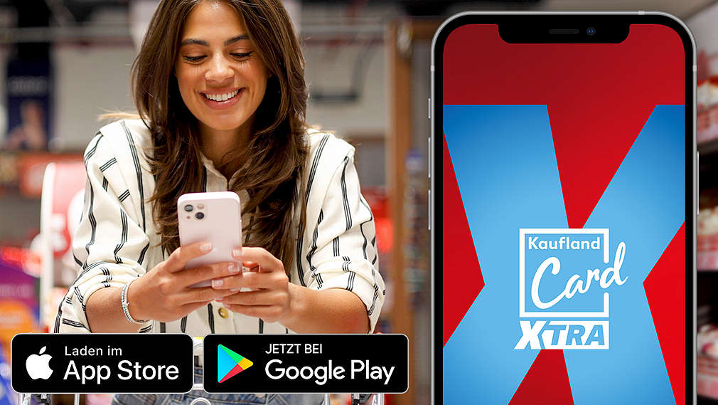 Frau mit einem Smartphone in der Hand; im Hintergrund Regale; im Vordergrund ein Smartphone mit dem Logo von Kaufland Card XTRA auf dem Bildschrim