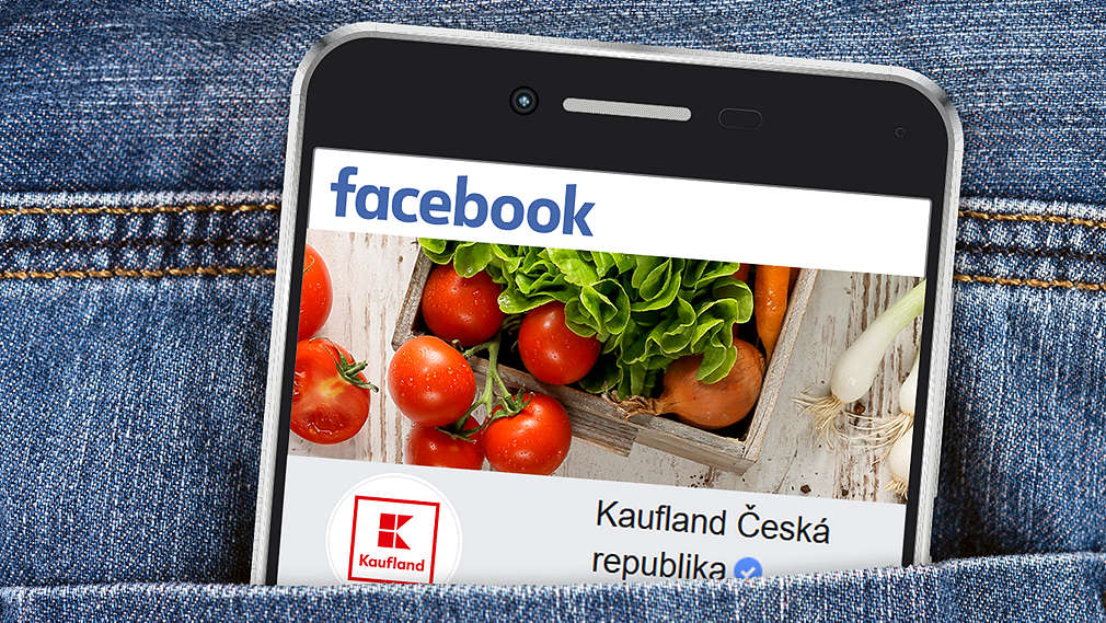 Mobilní telefon v kapse džín