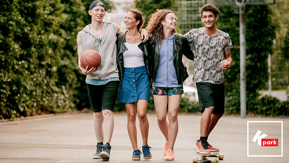 Štyria mladí ľudia